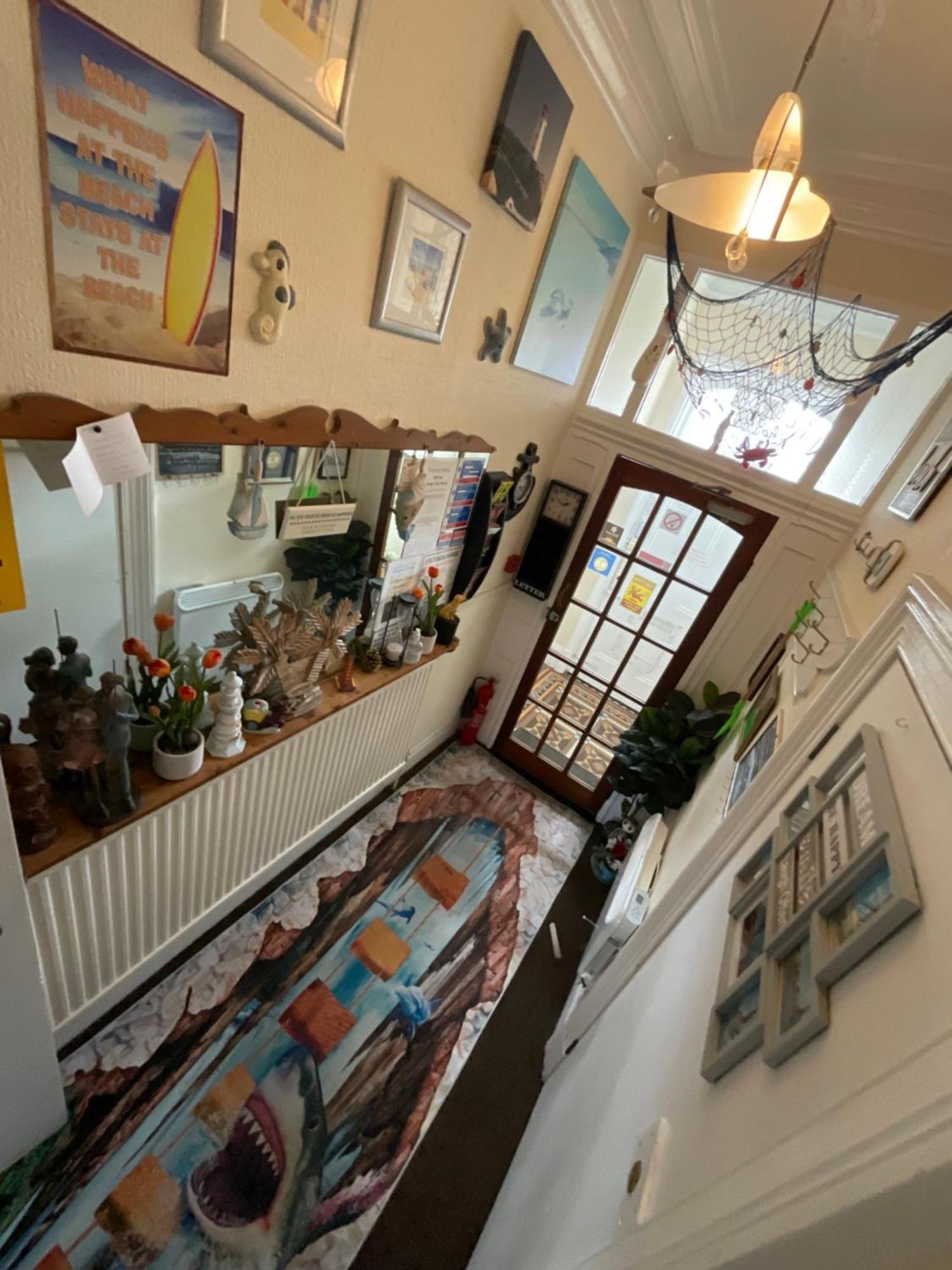 Victoria House - Self Catering Quiet Guesthouse - Adult Singles And Couples Only Blackpool Exterior photo